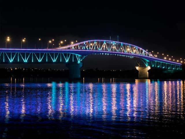 Vector Lights on Auckland Bridge